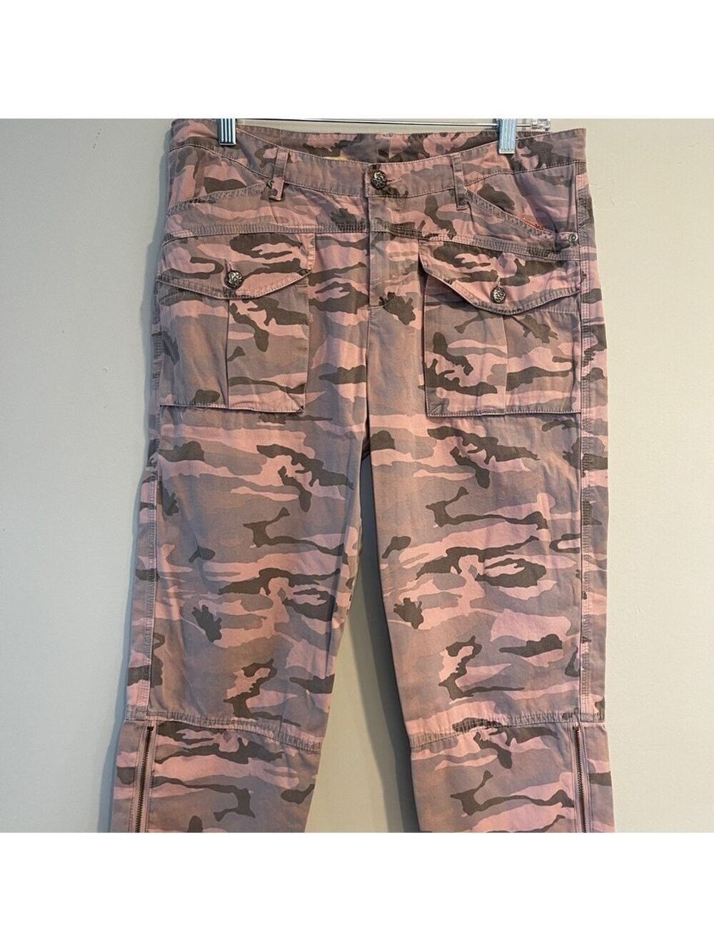 NWT Spice & Roses Pink Camo Cargo Pants - Size 10